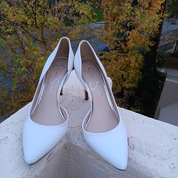 JESSICA SIMPSON IVORY SNAKE EMBOSSED POINTED TOE HEELS - Picture 3 of 11